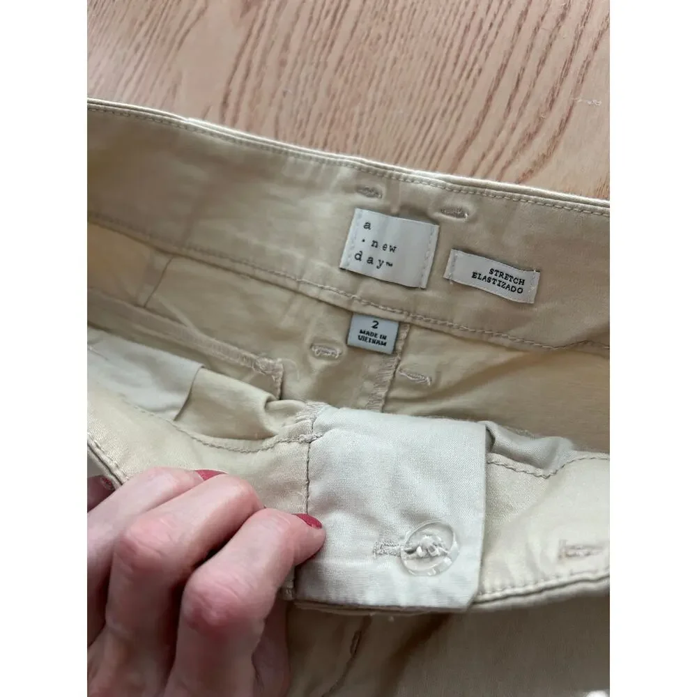 New Women’s A New Day Stretch Shorts High Rise Cotton Spandex Light Khaki Size 2